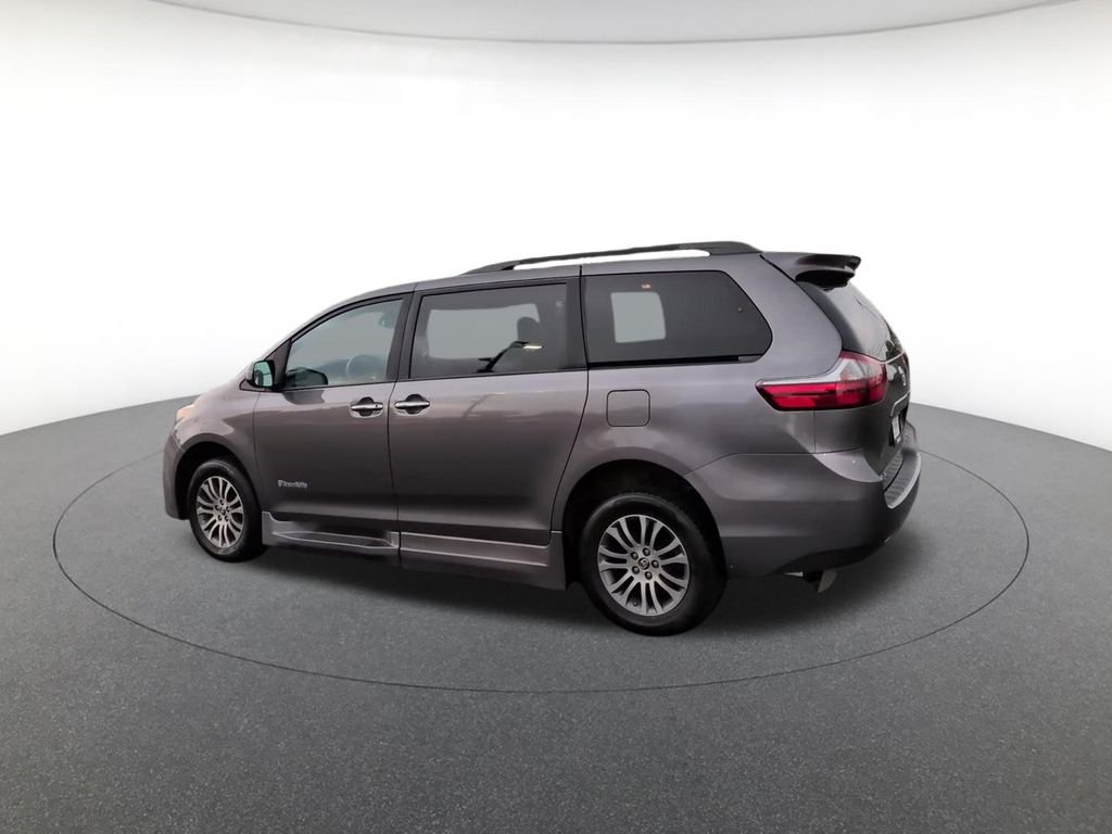 Used 2020 Gray Toyota XLE Premium image 6