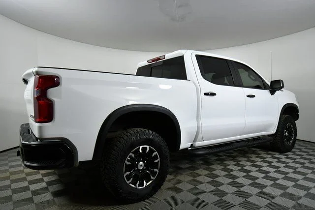 2025 Chevrolet Silverado 1500 ZR2 - Photo 10