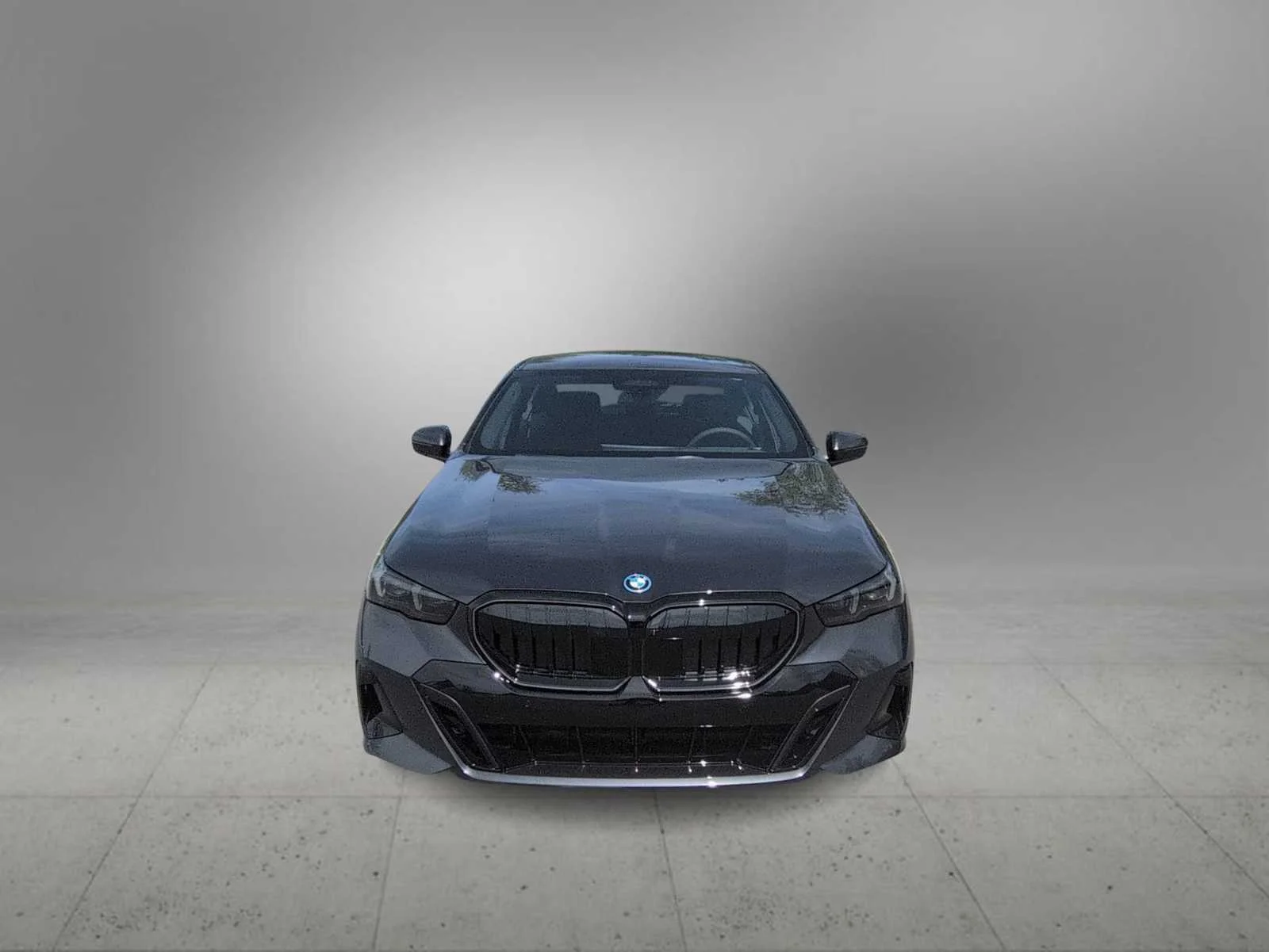 New 2027 Dark Graphite Metallic BMW 550e xDrive image 3
