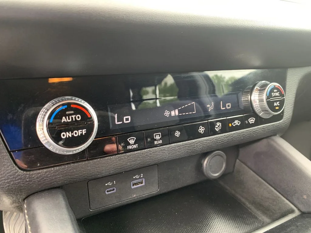 Used 2024  Mitsubishi ES image 23