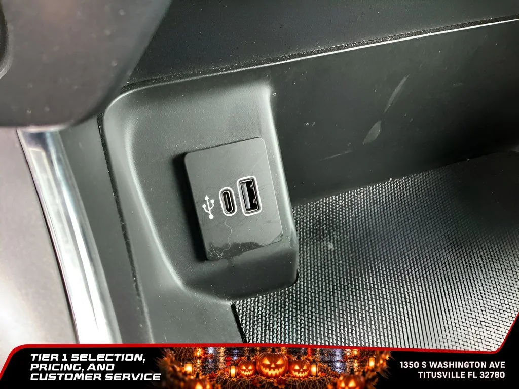 Used 2025 Gray Ford XLT image 27