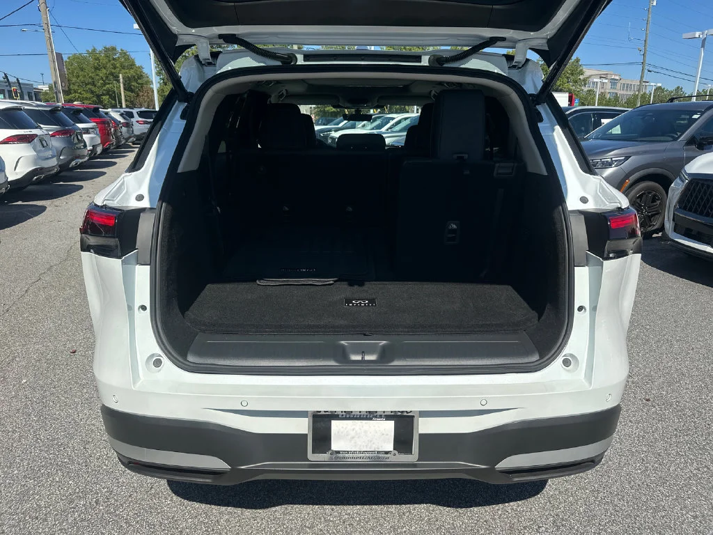 Certified Used 2026 White INFINITI PURE image 18