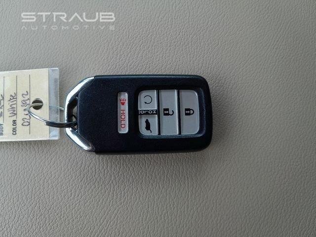 Used 2022 Platinum White Pearl Honda  image 10