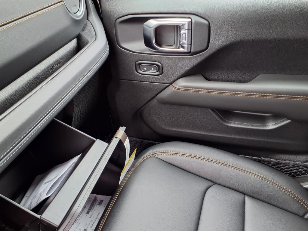 2025 Jeep Wrangler 4-Door Sahara - Photo 19