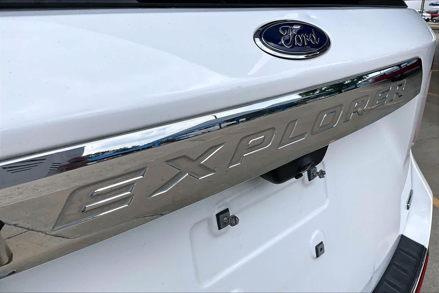 Used 2020 Oxford White Ford Limited image 31
