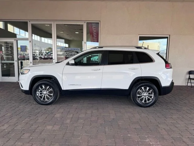 Certified Used 2021 Bright White Clearcoat Jeep Latitude Lux image 2