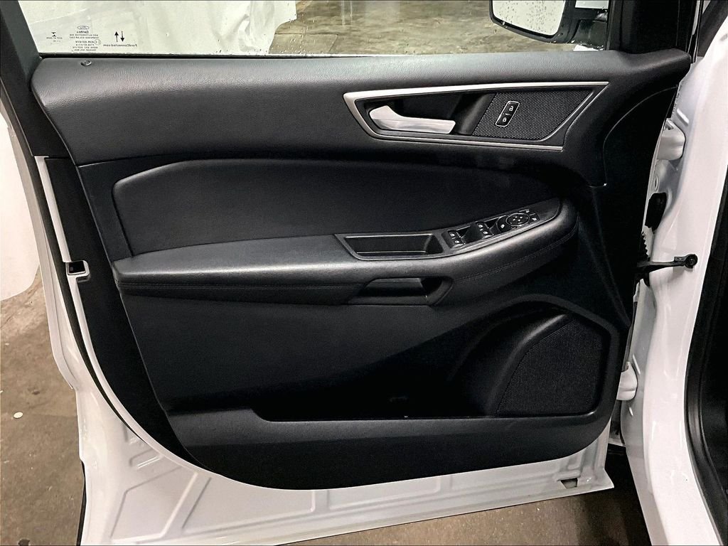 Used 2022 White Ford SEL image 9