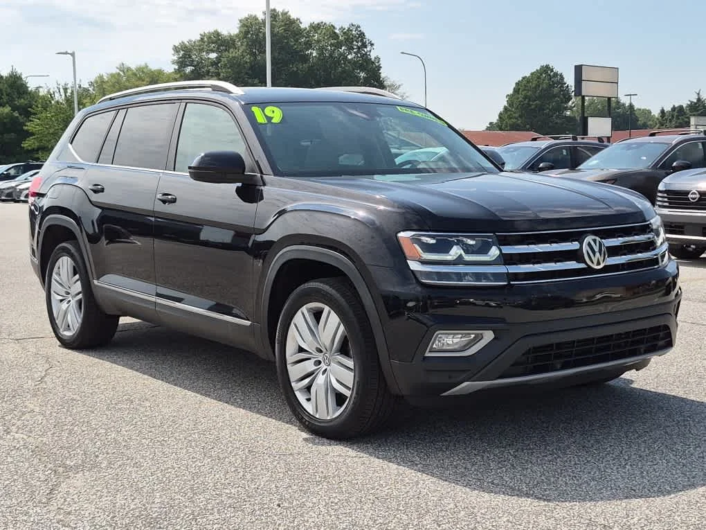 Used 2019 Deep Black Pearl Volkswagen 3.6L V6 SEL image 2