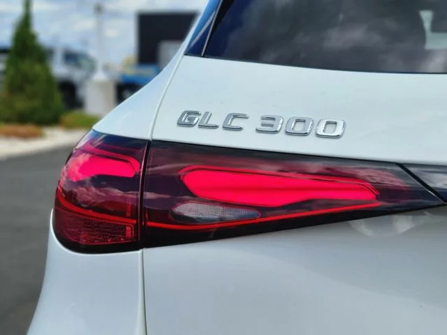Used 2023 White Mercedes-Benz GLC 300 image 11