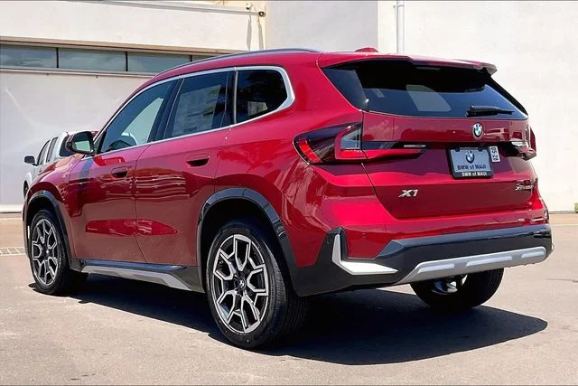 New 2026 Vegas Red Metallic BMW xDrive28i image 3