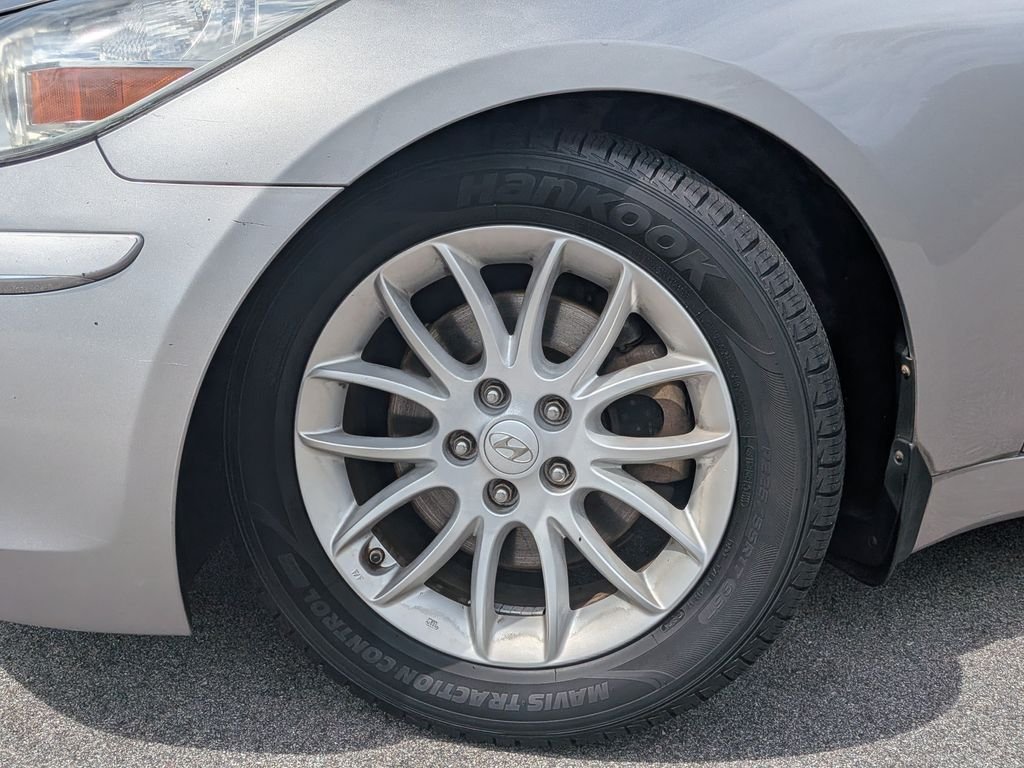 Used 2010 Gray Hyundai 3.8 image 5