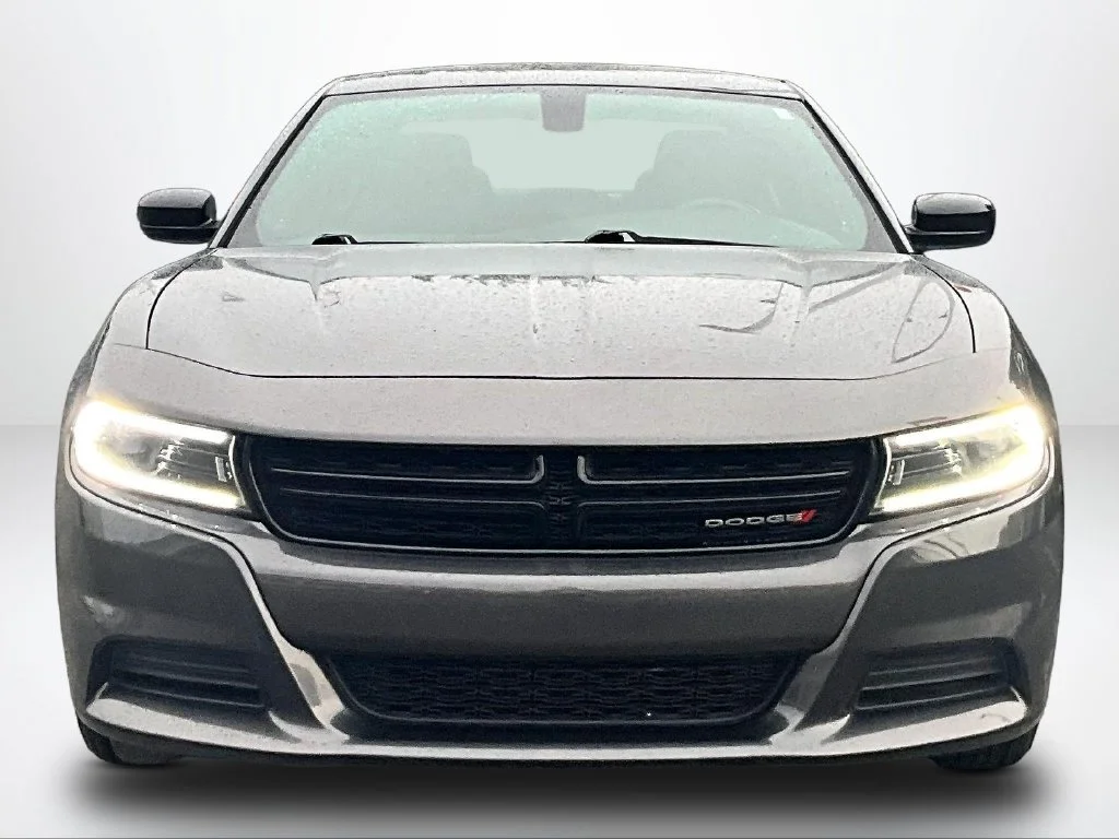 Used 2023 Gray Dodge SXT image 4
