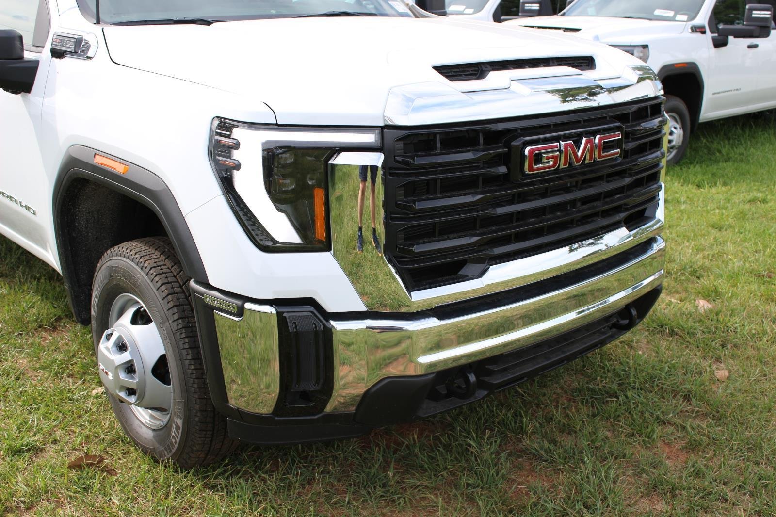 New 2026 Summit White GMC Pro image 7
