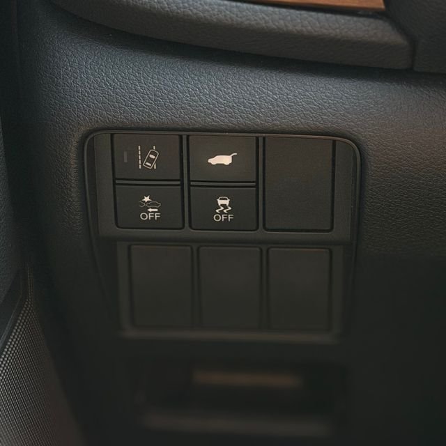 Used 2022 White Honda EX-L image 22
