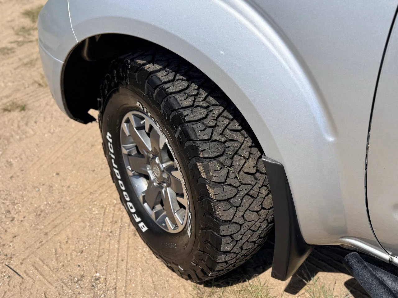 Used 2016 Silver Nissan PRO 4X 4x4 4dr Crew Cab 5 ft. SB Pickup 5A image 12