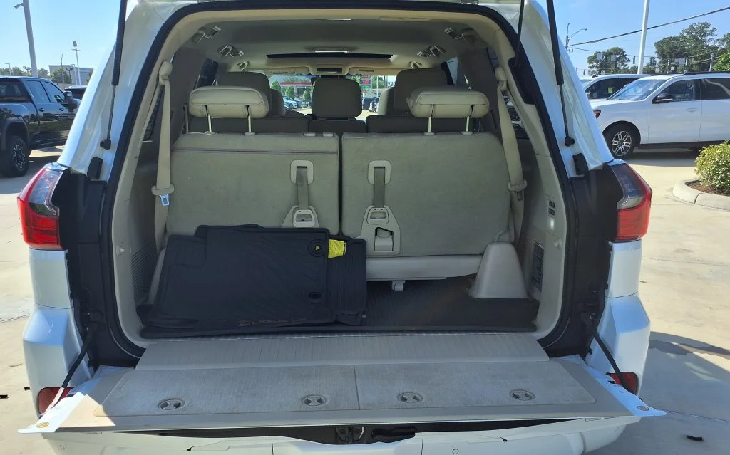 Used 2021 White Lexus 570 image 10