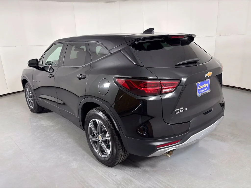 Used 2025 Black Chevrolet LT image 6