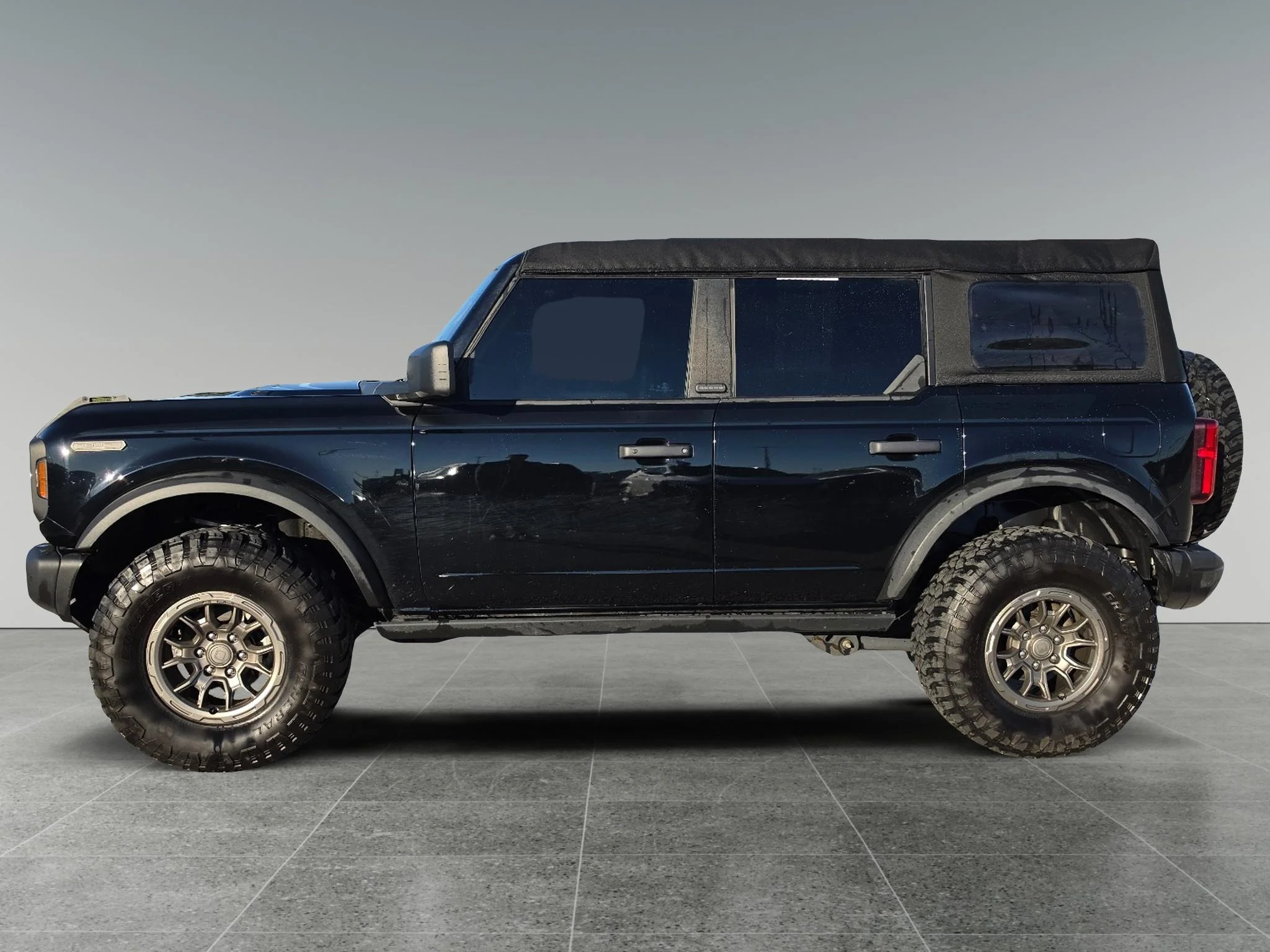 Used 2023 Shadow Black Ford Black Diamond image 2