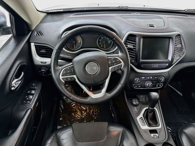 Used 2017 Red Jeep Trailhawk image 21