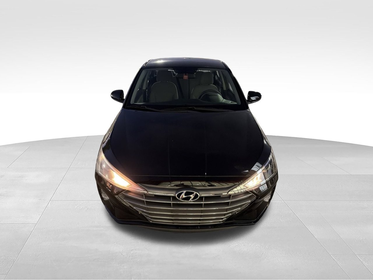 Used 2019 Black Hyundai SE image 2