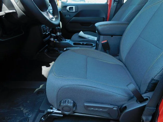 2025 Jeep Wrangler 4-Door Sahara - Photo 10