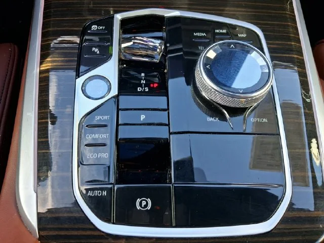 Used 2024 White BMW sDrive40i image 23
