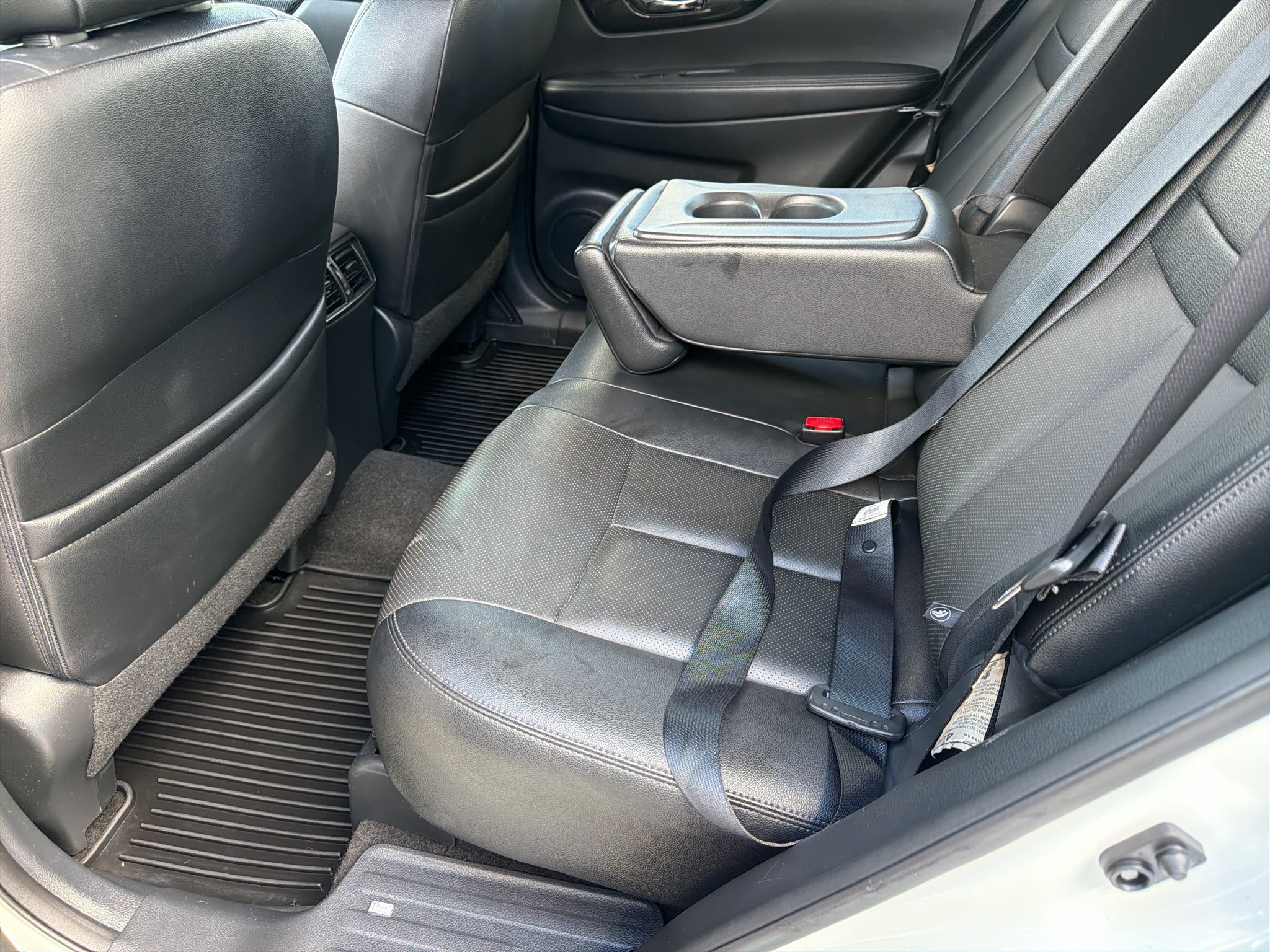 Used 2017 Pearl White Nissan SL image 10