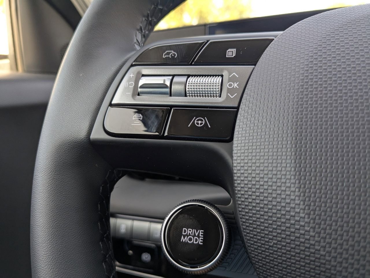 2025 Hyundai IONIQ 5 SE - Photo 21