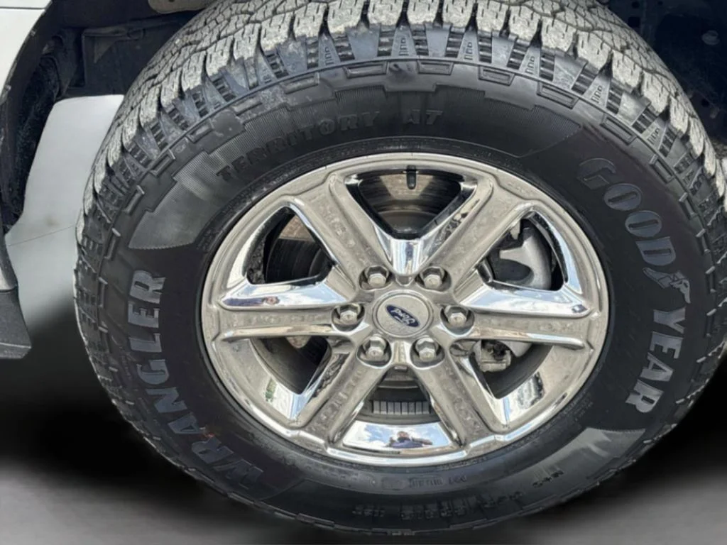 Used 2025 Silver Metallic Ford XLT image 10