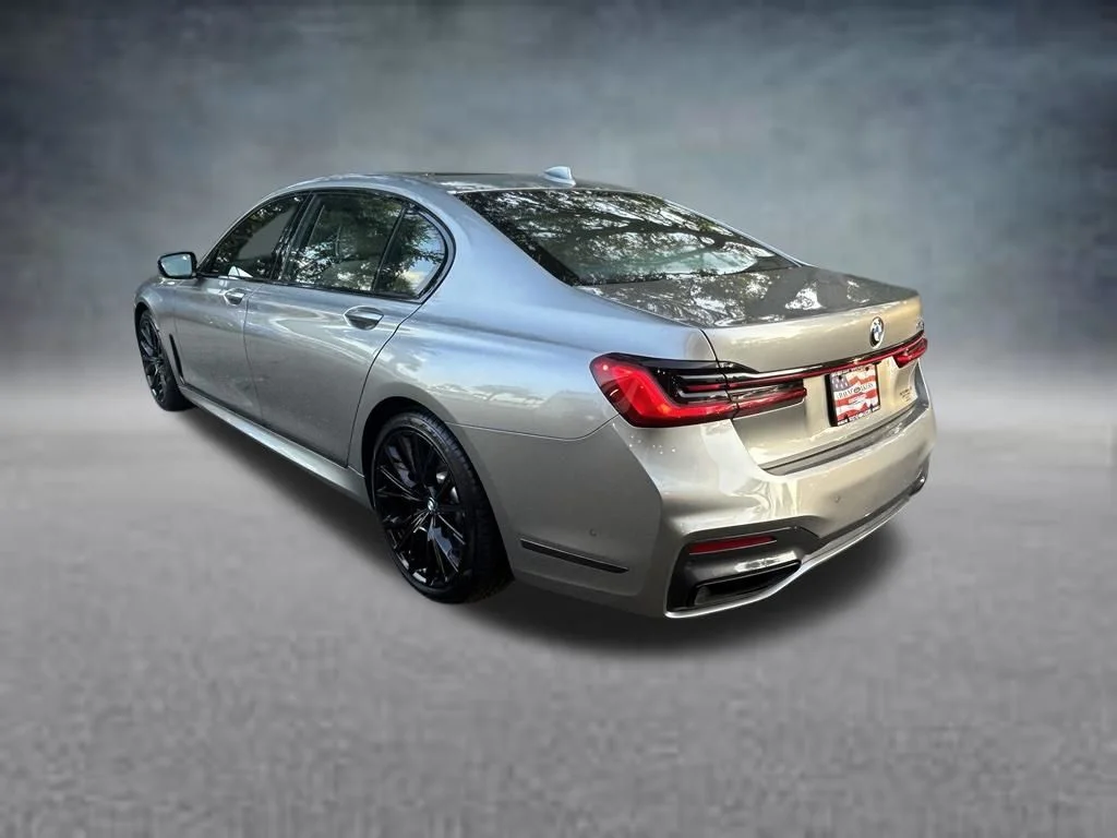 Used 2022 Donington Gray Metallic BMW 740i image 7