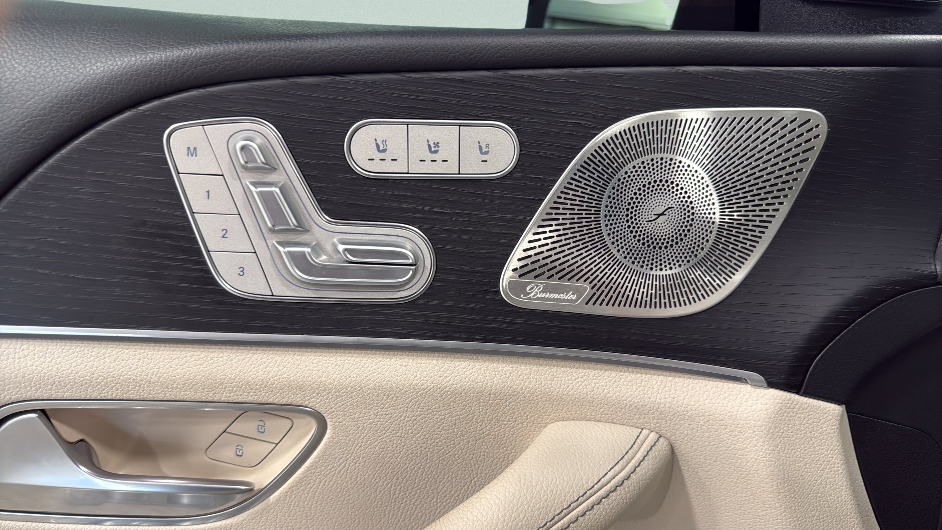 Certified Used 2023 MANUFAKTUR Diamond White Metallic Mercedes-Benz GLE 450 image 13