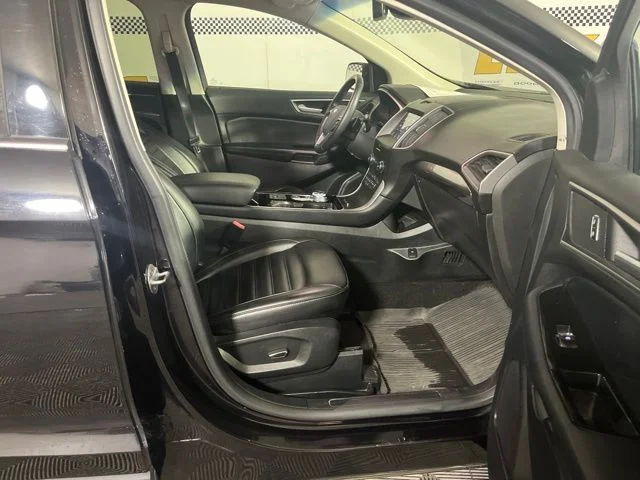 Used 2019 Black Metallic Ford SEL image 32