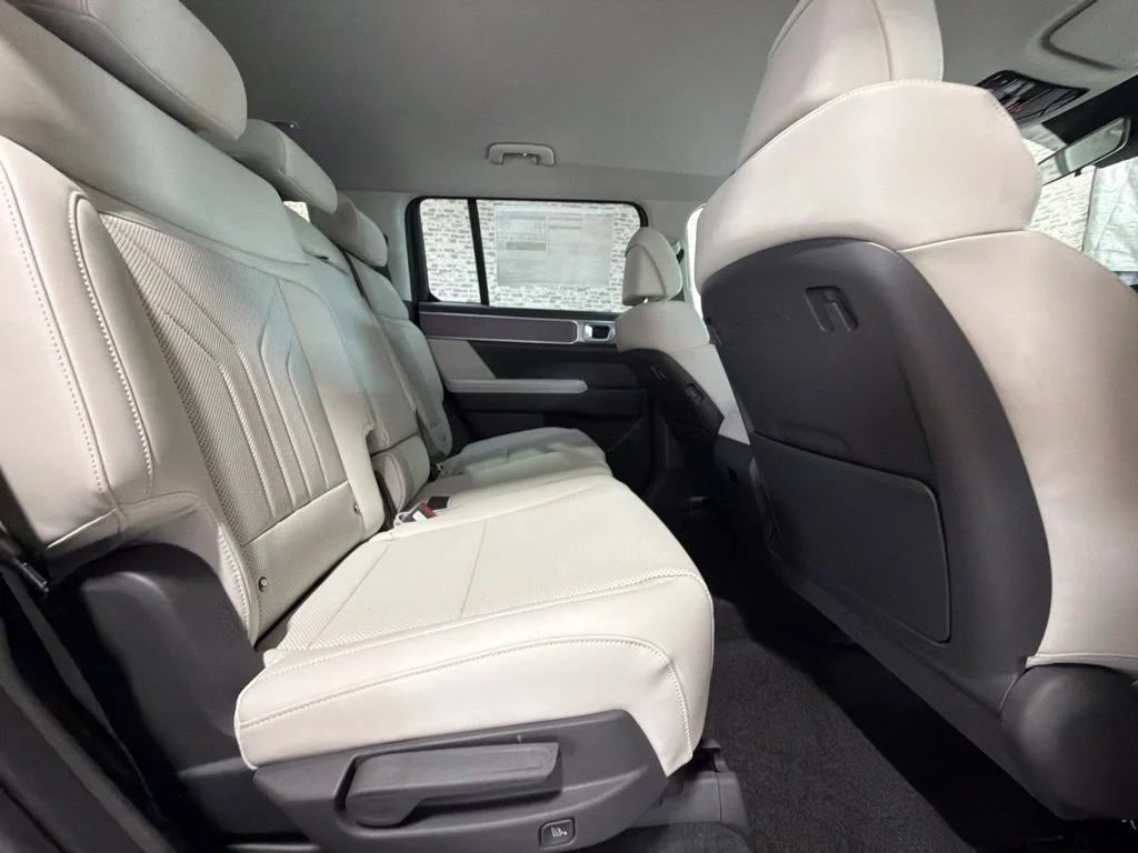 New 2027 Shimmering Silver Hyundai SEL image 13