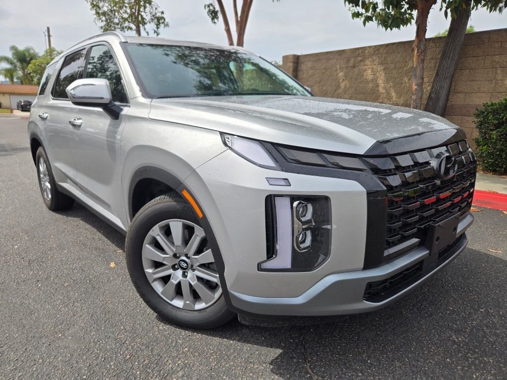 Used 2025 Silver Hyundai SEL image 1