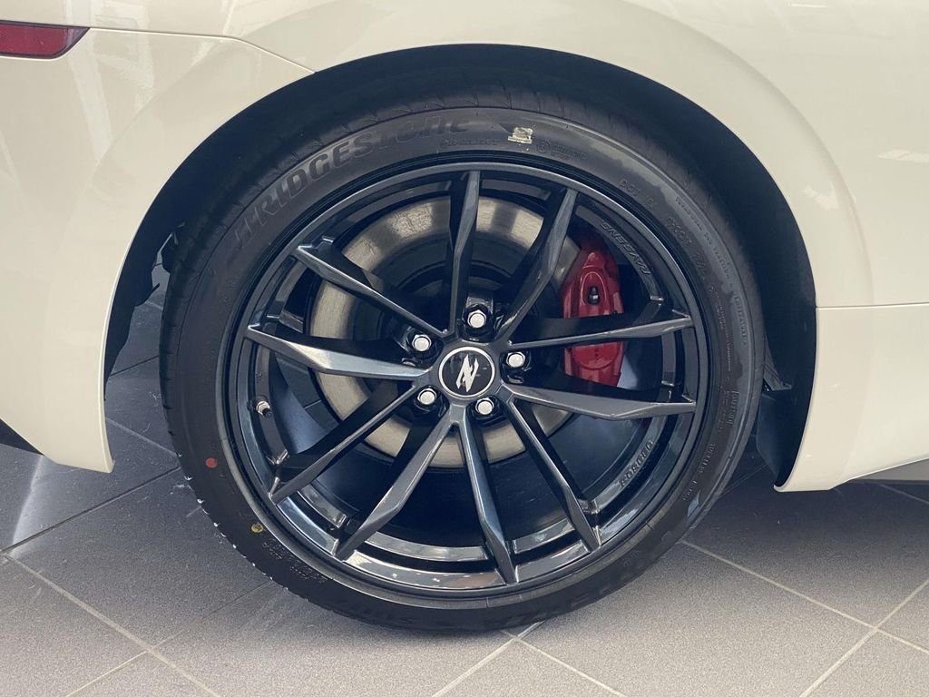New 2026 Pearl White TriCoat / Super Black Two-tone Nissan Performance image 7