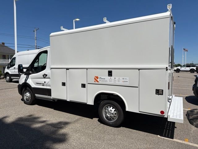 New 2026 Oxford White Ford Chassis Cab image 7