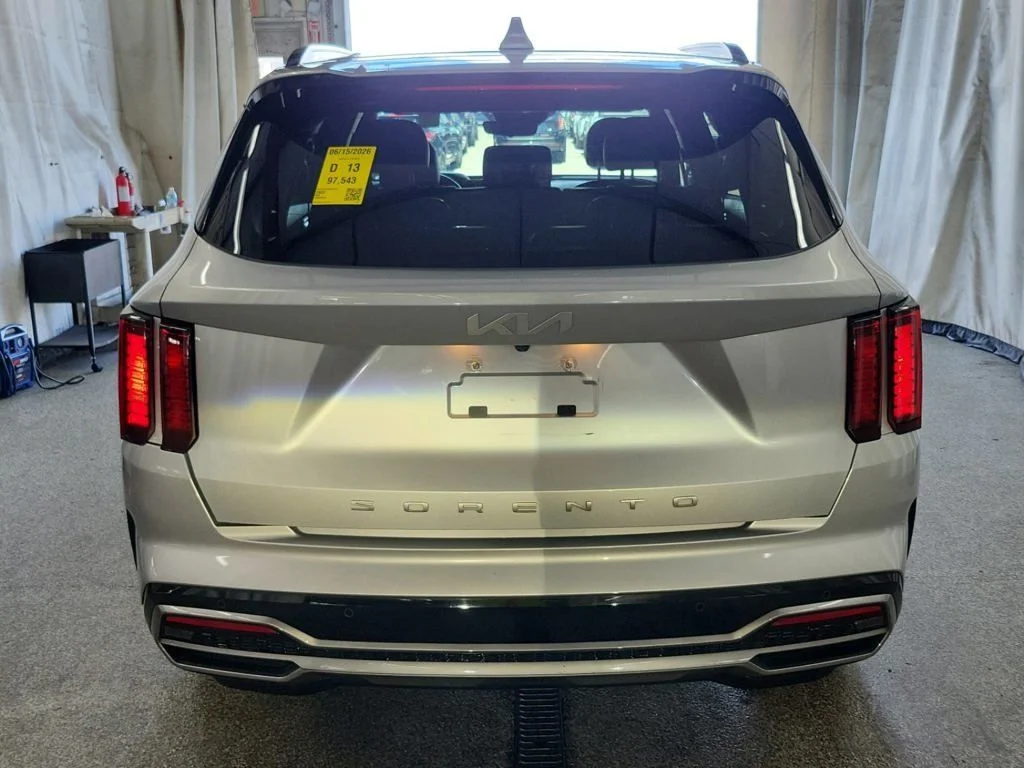 Used 2022 Silver Kia S image 12
