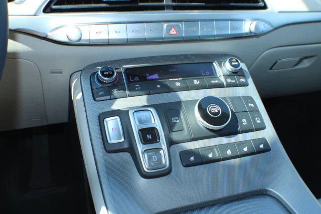 Used 2021 Hyper White Hyundai Limited image 11