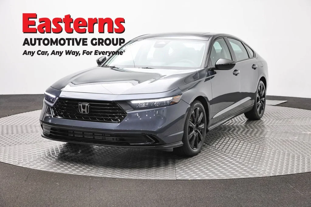 Used 2025 Gray Honda SE image 1
