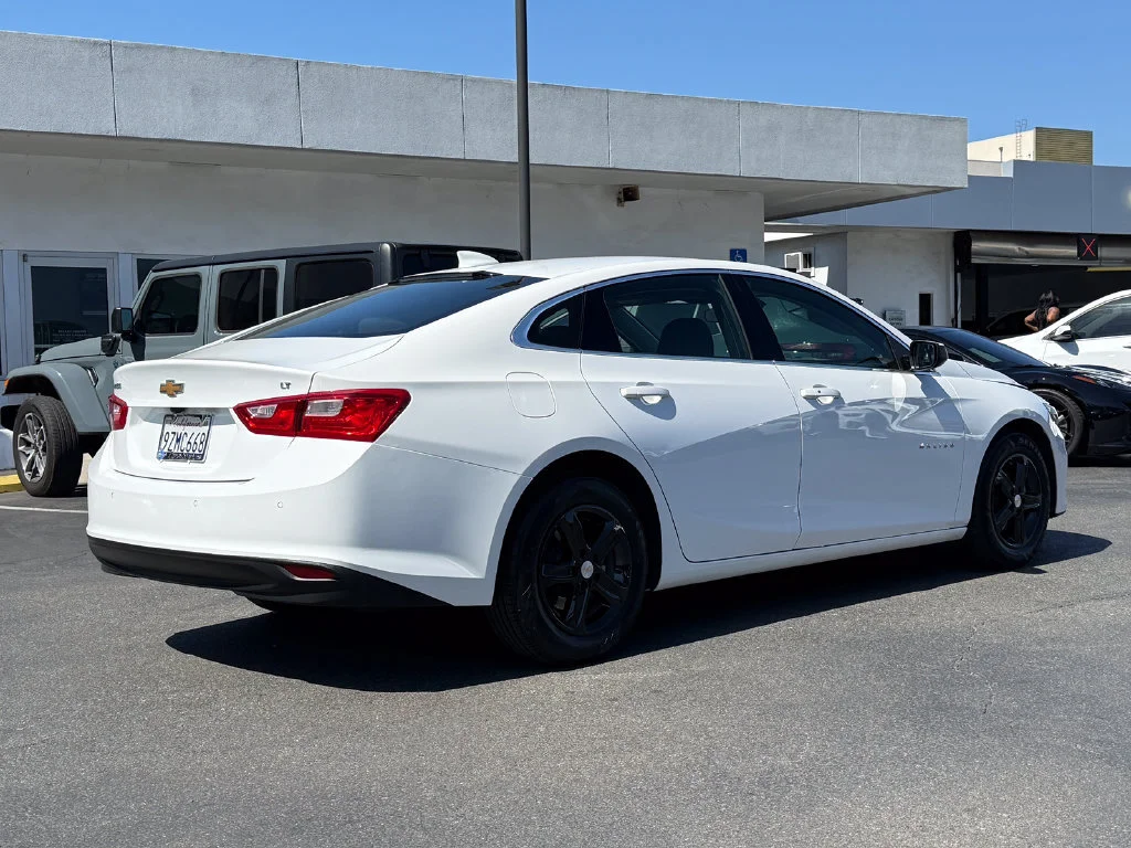 Used 2024 Summit White Chevrolet 1LT image 7
