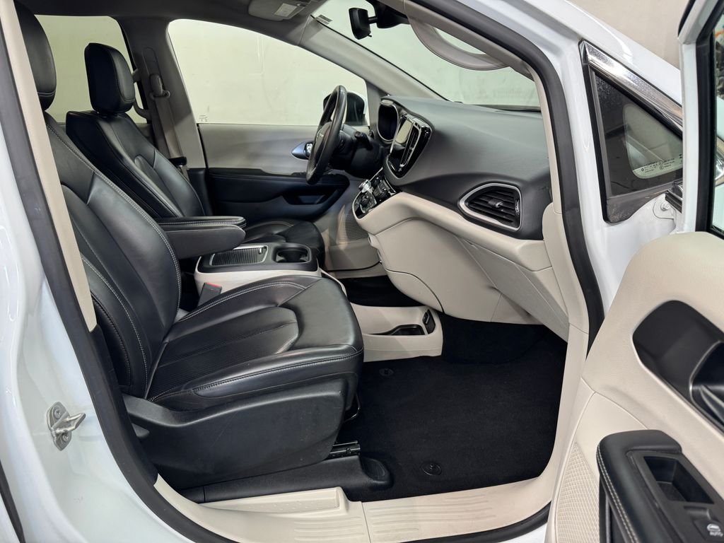 2023 Chrysler Pacifica Touring L - Photo 30