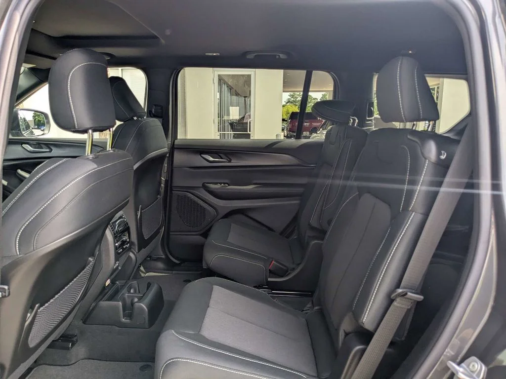 New 2026 Baltic Gray Metallic Clearcoat Jeep Laredo X image 15