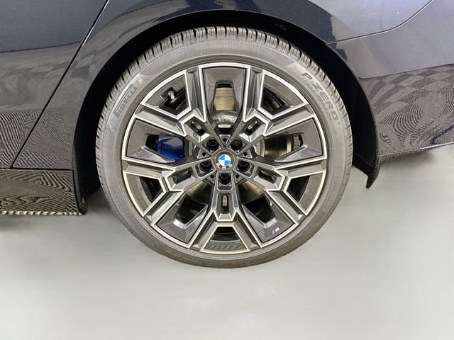 New 2027 Carbon Black Metallic BMW 550e xDrive image 32
