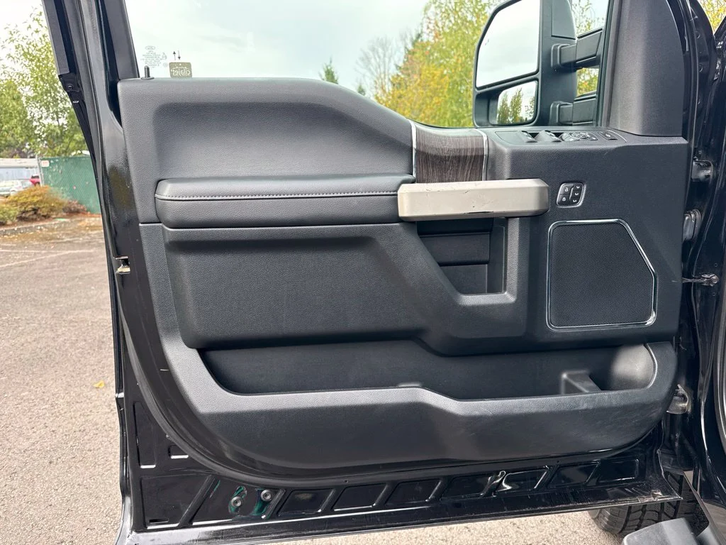Used 2020 Black Metallic Ford Lariat image 17