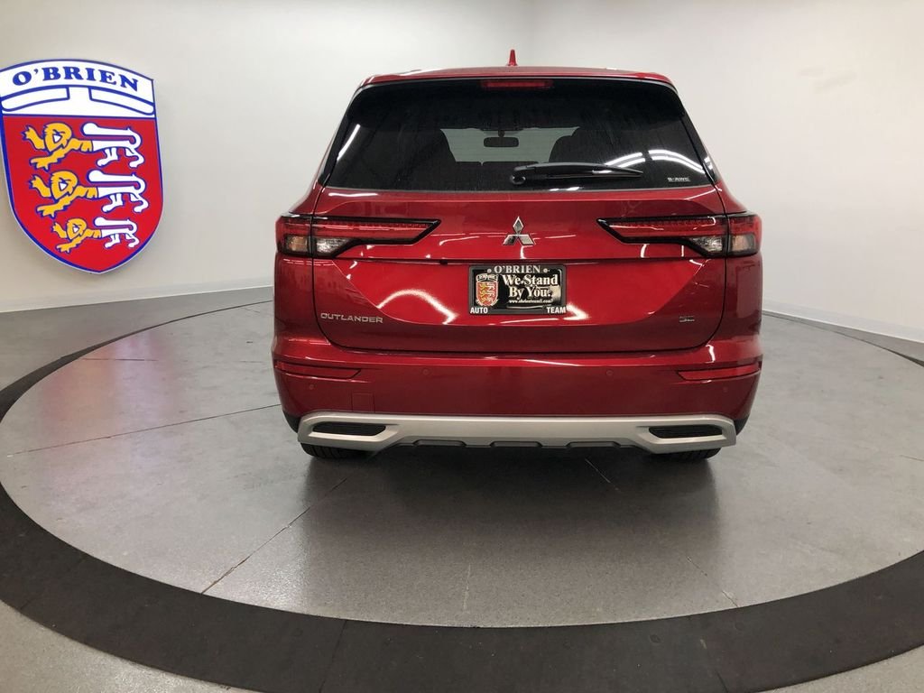 Used 2022 Red Diamond Mitsubishi SE image 3