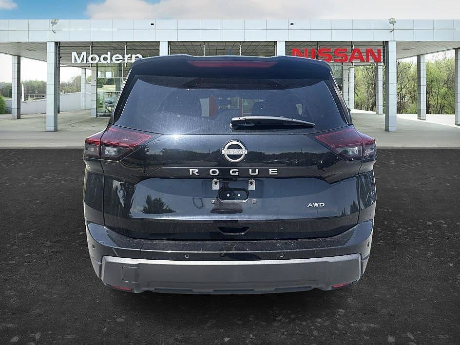 Used 2025 Super Black Nissan SV image 9