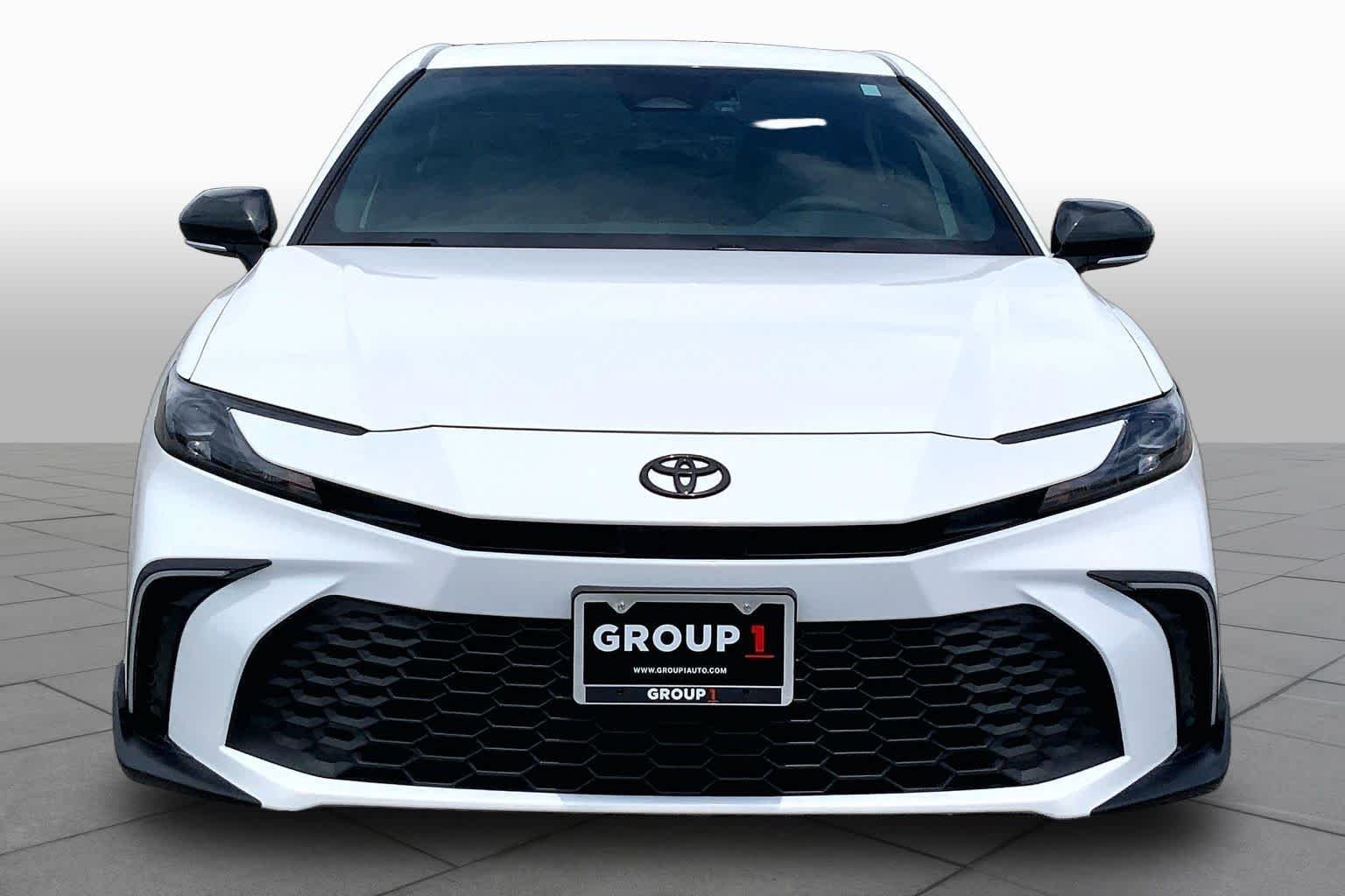 Used 2025 Ice Cap Toyota SE image 4