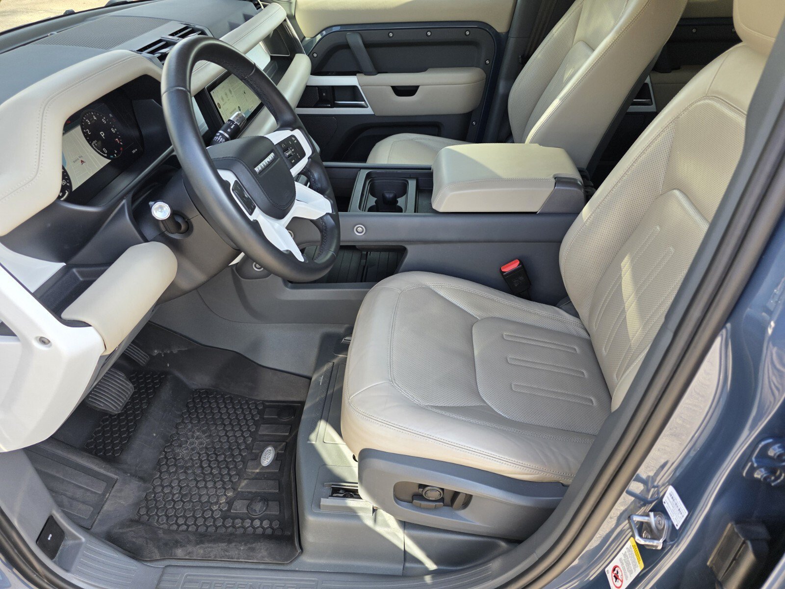 Used 2020 Tasman Blue Metallic Land Rover 110 P400 HSE image 10