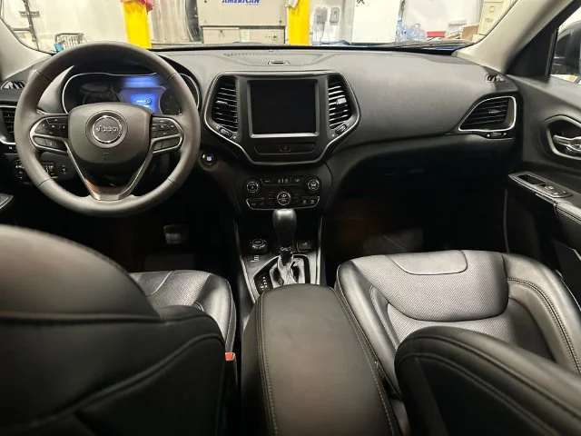 Used 2022 Bright White Clearcoat Jeep Latitude Lux image 13