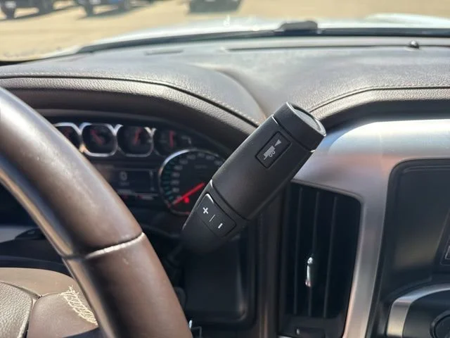 Used 2018 WHITE FROST TRICOAT GMC SLT image 26